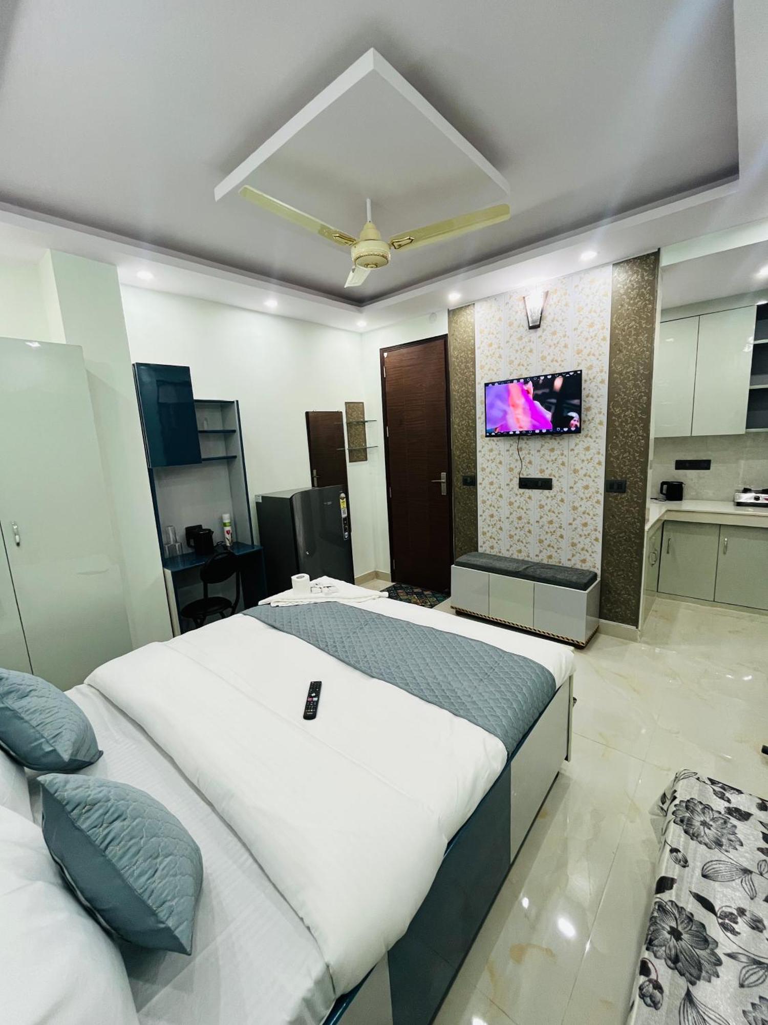 Moonlight With Apartment New Delhi